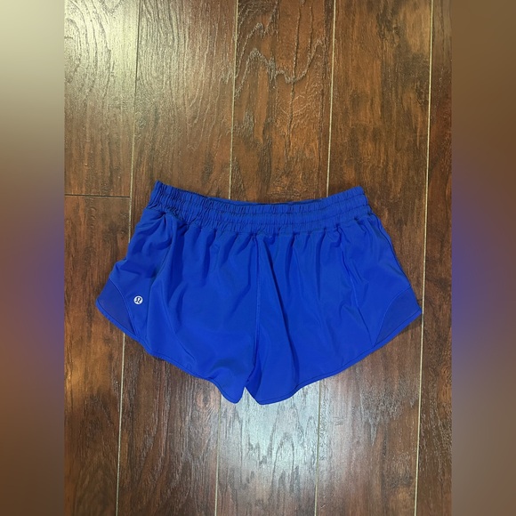 Lululemon Hotty Hot Size 10 LowRise 2.5" Jet Stream - Picture 2 of 3